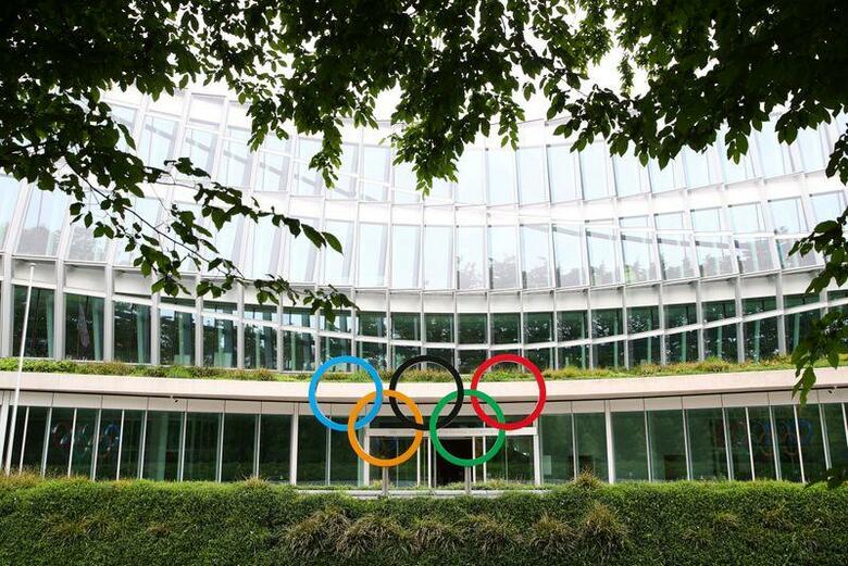 国際オリンピック委員会(IOC)のバッハ会長は5月14日、新型コロナウイルスの感染拡大を受けて開催が1年延期された東京五輪について、延期に伴うIOCの追加費用負担は最大8億ドルになるとの見通しを示した。スイス・ローザンヌのIOC本部で撮影(2020年　ロイター/Denis Balibouse)