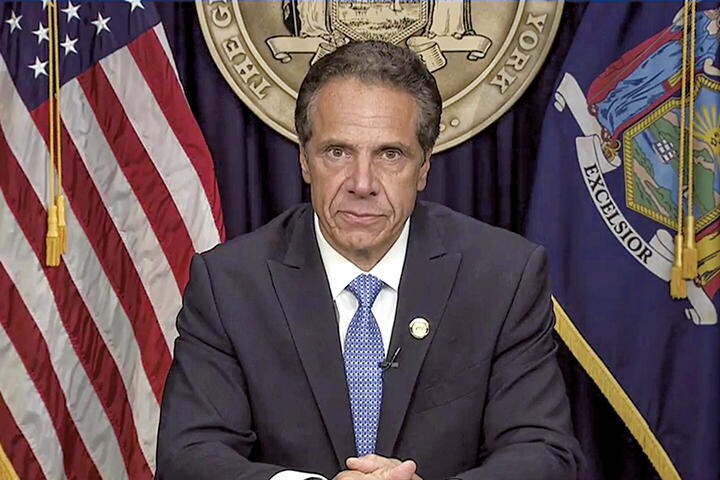 辞任を発表するクオモ（8月10日）　OFFICE OF GOVERNOR ANDREW M. CUOMO-HANDOUT-REUTERS