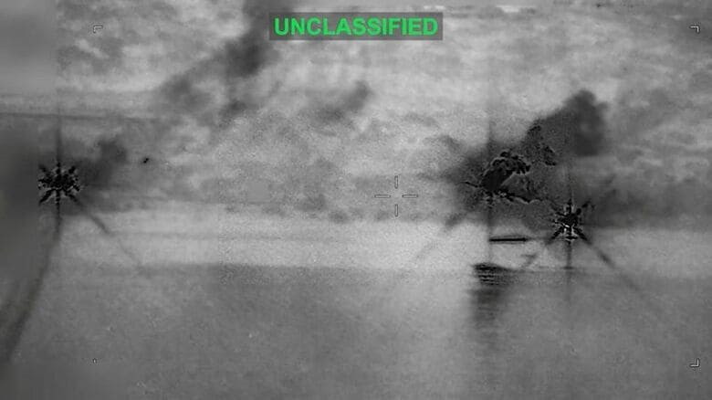 米中央軍が「イランに対する新たな空爆」を発表した7月7日、同軍が公開した動画から取得した静止画。煙が立ち上っている。撮影場所は不明。REUTERS