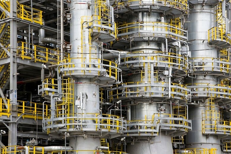 SIBURの工場（写真はロシアチュメニ州トボリスクのもの）　Poteryaev Sergey-shutterstock