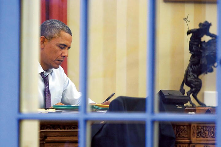 元米大統領は「ユニボール・ビジョンエリート」とシンプルな黄色いリーガルパッドがお好み　LARRY DOWNING-REUTERS