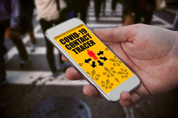 感染経路追跡アプリの開発も進んでいるがそれを使う人間もいる　Bill Oxford/iStock.