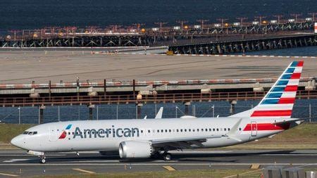 アメリカン航空は５日、フロリダ州マイアミからニュージャージー州のニューアーク・リバティー国際空港に向かっていたボーイング７３７ＭＡＸ機が、機械的なトラブルで機長がエンジンの一つを停止させ、緊急着陸したと発表した。昨年１１月撮影（２０２１年　ロイター／Eduardo Munoz）