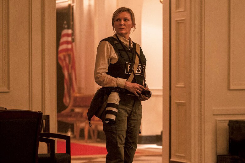 リーは反乱軍に包囲された大統領の取材を試みる　A24ｰSLATE