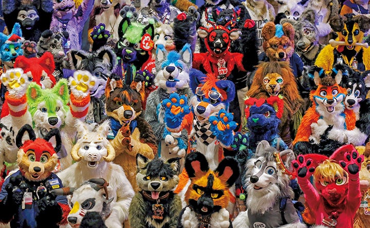 極右勢力の登場でファーリーの世界に激しい対立が起きている（写真はシカゴ郊外のイベントに集まったファーリー）　Jim Young-REUTERS