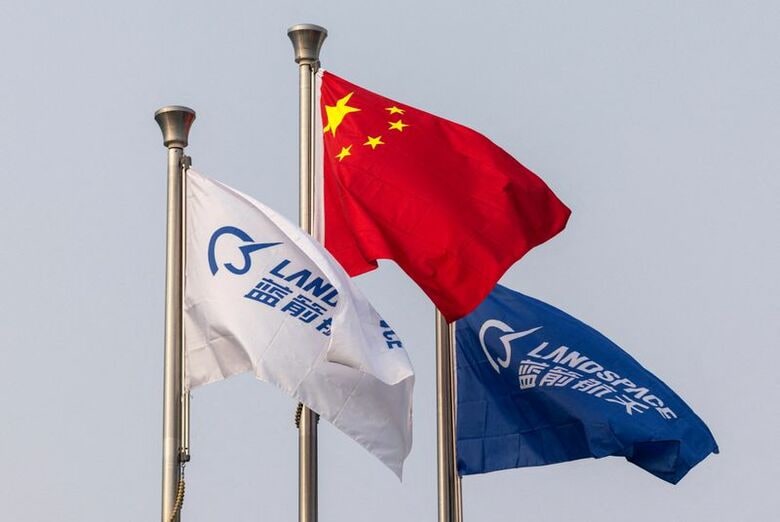 中国の民間ロケット会社ランドスペースの工場の旗。2025年12月、浙江省湖州市で撮影。REUTERS/Maxim Shemetov