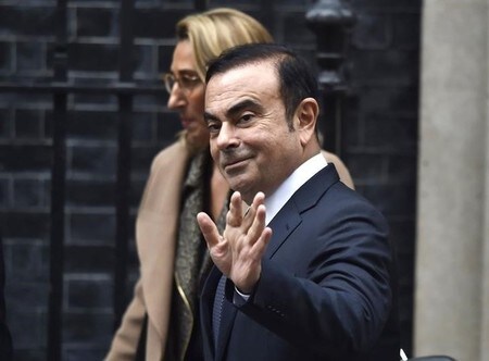 　１０月１４日、日産のカルロス・ゴーンＣＥＯが、英国のメイ首相と面会した。写真は面会後の同氏。ロンドンで１４日撮影（２０１６年　ロイター／Hannah McKay）