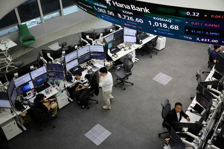 写真は韓国のハナ銀行の為替事業部。2026年6月、ソウルで撮影。REUTERS/Kim Hong-Ji