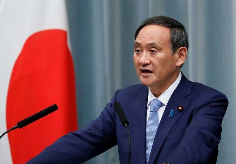 菅義偉官房長官(写真)は午前の会見で、賭けマージャン問題が発覚が辞職した黒川弘務前東京高検検事長の退職金について「訓告処分に付された行為を行ったため、定年退職でなく自己都合退職の扱いにより退職手当の額は、相当額少なくなる」と説明した。写真は都内で2019年9月撮影(2020年　ロイター/Issei Kato)