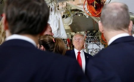 　２月１９日、ＷＳＪ紙によると、トランプ米大統領は、米国の貿易統計ついて、通商協定再交渉に向けた政治的議論を高めるような算出方法の採用を検討している。サウスカロライナ州で１７日撮影（２０１７年　ロイター／Kevin Lamarque）