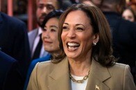 ハリス副大統領が民主党候補指名を確実に、党全国委員会が発表...オバマの元側近もハリス陣営入り