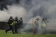 インドネシア･サッカー場の悲劇　｢警察の催涙弾が主原因｣と政府調査委