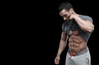 外出自粛で免疫力が落ちる!?　元祖・部屋トレ「囚人トレーニング」の健康効果