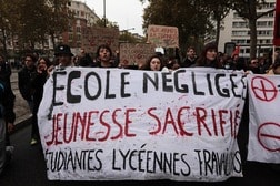 政府は「歩み寄り」もデモは終わらず…フランスの高校生たちが政府への不信を拭えない理由