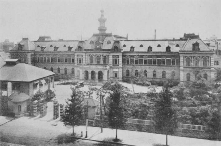 1894年完工の東京府庁（東京市庁との合同庁舎）『東京府勢概要』