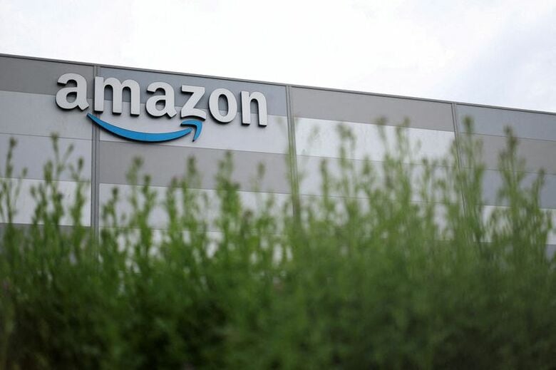 フランス西部ナント近郊のアマゾン物流センターで5月撮影 REUTERS/Stephane Mahe/File Photo