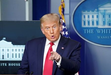 トランプ米大統領は１０日、イスラエルとアラブ首長国連邦（ＵＡＥ）が合意した国交正常化の流れに他の湾岸諸国も加わる可能性があると述べた（２０２０年　ロイター/KEVIN LAMARQUE）