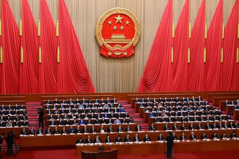 中国全国人民代表大会（全人代、国会）常務委員会は26日、スパイ行為の摘発を強化する「反スパイ法」改正案を可決した。人民大会堂で代表撮影。3月撮影（2023年　ロイター）