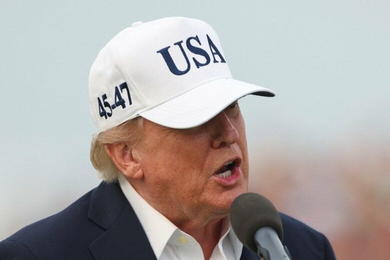 写真はトランプ米大統領。9月13日、アイルランドのクレア州ドゥーンベッグで撮影。REUTERS/Cathal McNaughton