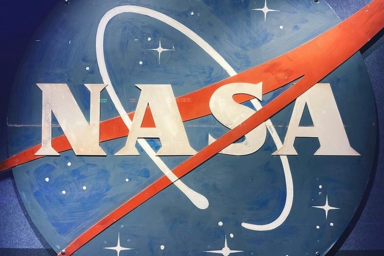 NASAの衛星が捉えた「宇宙限定の日食」...太陽を横切る黒い月の影（写真はイメージです）　Jametlene Reskp-Unsplash