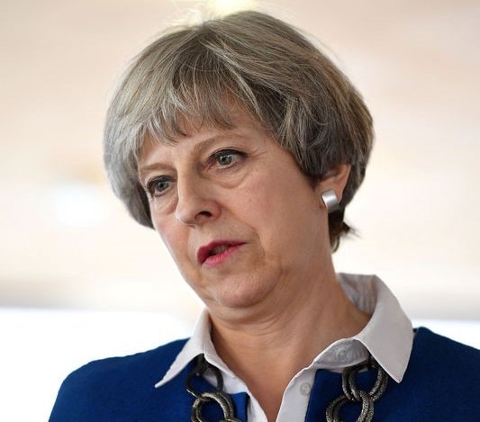 ５月３０日、６月８日に実施される英総選挙で、メイ首相率いる保守党が過半数議席を確保できない可能性がある。タイムズ紙がYouGovの調査結果を引用して報じた。代表撮影（２０１７年　ロイター/Leon Neal）