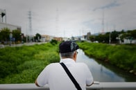 中高年男性が軒並みハマる｢孤独の美学｣　世界が取り組む課題に取り残されるニッポン