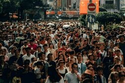 世界の人口が半分に減る…単純な数式が示した危機的なシナリオとは