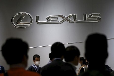 　１２月１６日、トヨタ自動車の中国部門は、同社の高級車ブランド「レクサス」６万６８３０台をリコール（無償回収・修理）する。写真はレクサスのロゴ。都内で昨年１１月撮影（２０１６年　ロイター／Issei Kato）
