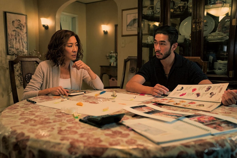 アイリーンはチャールズと共に家族を守ると決意　MICHAEL DESMOND/NETFLIX