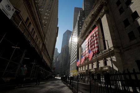 ５月６日、世界のＭ＆Ａ（企業合併・買収）活動は、トランプ米大統領が「相互関税」の詳細を発表した４月２日以降急速に冷え込み、コロナ禍が最も深刻だった時期や２００８－０９年の世界金融危機当時よりも取引が低調になっている。２０２０年１１月、ニューヨークで撮影（２０２５年　ロイター/Brendan McDermid）