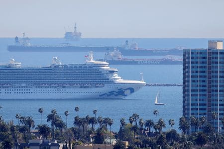 国際エネルギー機関（ＩＥＡ）は１５日公表した月報で、貿易摩擦の激化を理由に今年の世界の石油需要の伸びの予測を大幅に下方修正した。米カリフォルニア州ロングビーチで２０２２年３月撮影（２０２５年　ロイター／Mike Blake）