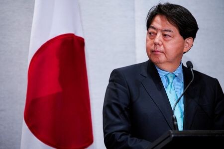 　３月４日午後、林芳正外相（写真）は参院予算委員会で、ウクライナのザポロジエ原子力発電所の火災に関連し、原子力関連施設に対する攻撃を含むロシアによる侵略を強く非難した。写真は２月、メルボルンで撮影（２０２２年　ロイター/Sandra Sanders）