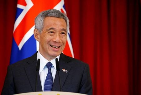 シンガポールのリー・シェンロン首相（写真）は内閣を改造し、新財務相にローレンス・ウォン教育相を指名した。次期首相候補となる。２０１９年撮影。（２０２１年　ロイター/Feline Lim）