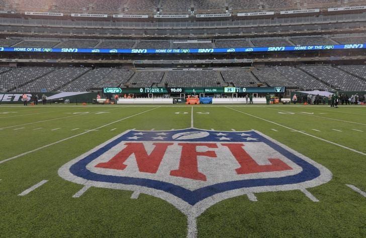 NFLは当初の予定通り、9月にシーズンを開幕させる見通しという。写真はNFLのロゴ。米ニュージャージー州イーストラザフォードで2019年11月撮影（2020年　ロイター/Kirby Lee-USA TODAY Sports）