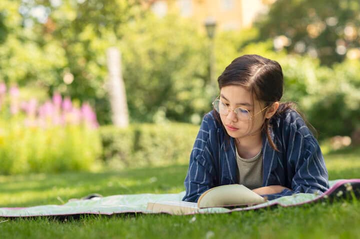 人間形成にとって読書の意義は大きい　Marcus Lindstrom/iStock.