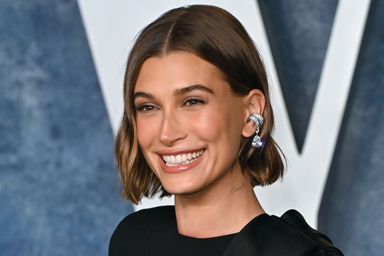 ヘイリー・ビーバー（2023年3月12日、ビバリーヒルズ）　Featureflash Photo Agency-shutterstock