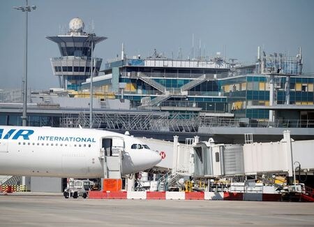 　７月１３日、フランス政府は１３日、中国の航空会社によるフランスへの旅客便乗り入れを週１便に制限した。写真はパリのオルリー空港の様子。６月撮影（２０２０年　ロイター／Charles Platiau）