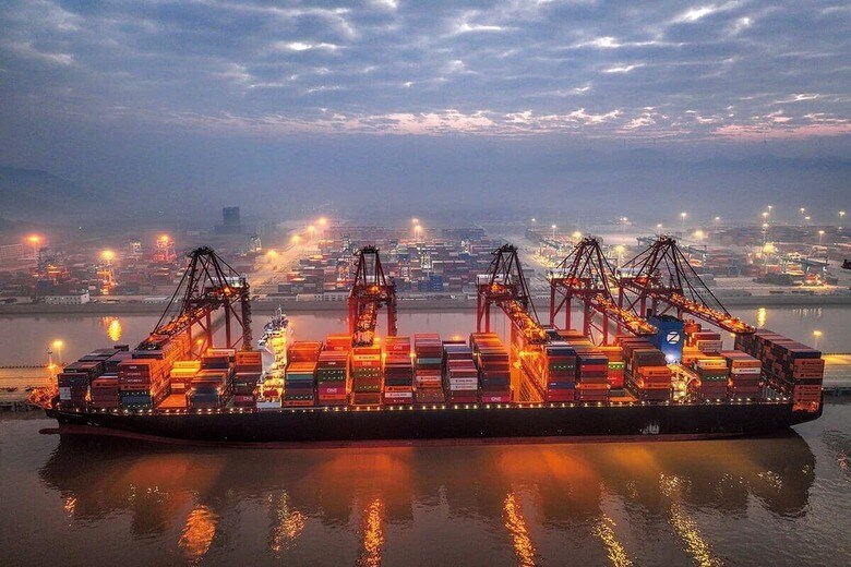 人民元安を背景に中国の対米輸出は増え続けている（浙江省の寧波舟山港）　VCG/GETTY IMAGES