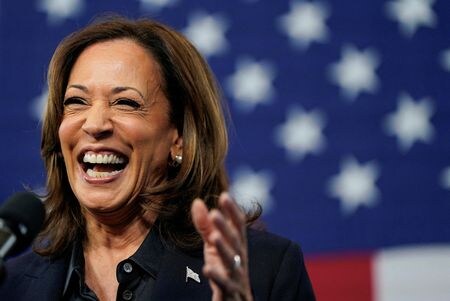 米大統領選の民主党候補ハリス副大統領は４日、ミシガン州フリントでアラブ系住民やイスラム教指導者らと会談する予定。２人の関係筋が明らかにした。１０月４日、米ミシガン州で撮影（２０２４年　ロイター／Elizabeth Frantz）