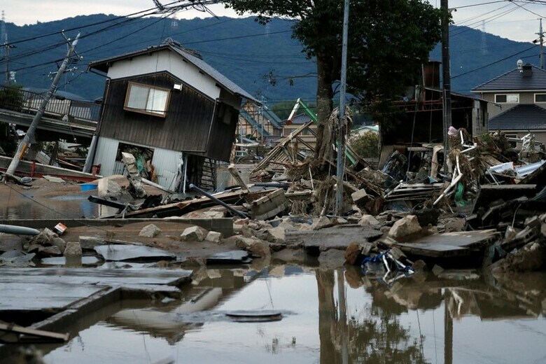 ７月９日、西日本を中心にした豪雨による被害は、時間の経過とともに拡大し、死者が１１６人、安否不明は８３人となった。写真は岡山県倉敷市で８日撮影（２０１８年　ロイター/Issei Kato）