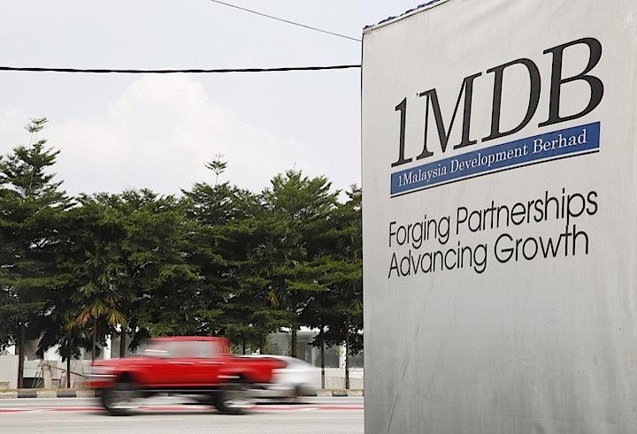12月17日、マレーシア政府は、政府系投資会社1マレーシア・デベロップメント（1MDB）を巡る汚職・資金洗浄疑惑捜査に関連して、米金融大手ゴールドマン・サックスを証券関連法違反の疑いで刑事訴追した。写真は1MDBのロゴ、2015年7月撮影（2018年　ロイター/Olivia Harris）
