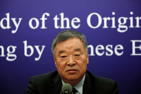 新型コロナウイルスの起源を巡る世界保健機関（ＷＨＯ）と中国の共同調査で共同責任者を務めた中国の医療専門家、梁万年氏は３１日の記者会見で、中国がＷＨＯの国際調査団とデータを共有しなかった事実はないと主張した。（２０２１年　ロイター/Thomas Suen）