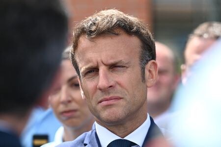 　６月９日、世論調査によると、今月１２日と１９日に実施される仏国民議会（下院、定数５７７）選挙で、マクロン大統領（写真）率いる与党連合が勝利するとの予想が４４％に達した。写真は９日代表撮影（２０２２年　ロイター）