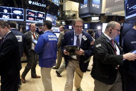 　１月１３日、米国株式市場は大幅反落した。原油安や米企業収益への懸念から売られ、Ｓ＆Ｐ総合５００種が終値で昨年９月以来の安値を付けた。ニューヨーク証券取引所で７日撮影（２０１６年　ロイター/Brendan McDermid）