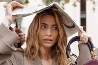 【画像】マイケル・ジャクソンの娘、パリスが魅せた大胆ネイキッド・ドレス