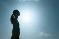 夫と死別し投資の大切さを啓蒙──美人ブロガーが明かす、ミレニアル女性のための「正しい投資」ガイド