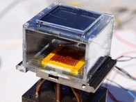 太陽光だけで大気中の水を収集できる、画期的なデバイスが誕生