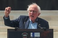 サンダース議員とバノン氏、政敵同士が米ＡＩ規制で協力へ