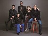 笑えてハラハラできて胸を打つ──米ヒットドラマの主人公はエイリアン