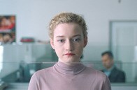 「見て見ぬふりをされた...」米映画界で搾取される女性たちの「声なき声」を描いた映画『アシスタント』の新しい視点